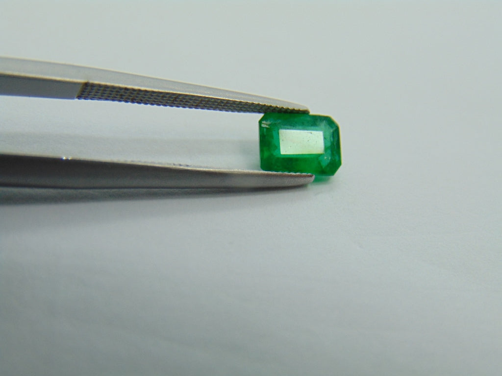 Esmeralda de 0,77 ct 6,5x5 mm