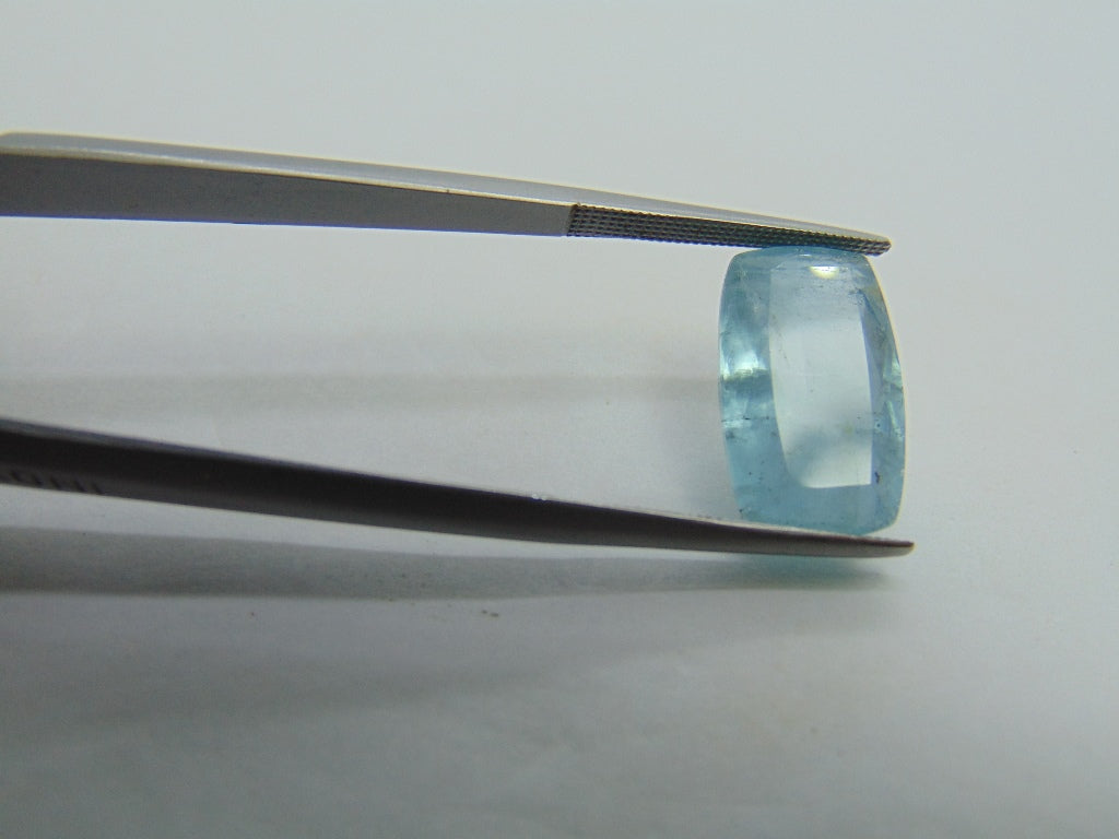 Aquamarine de 7,30 ct com inclusões 16 x 10 mm