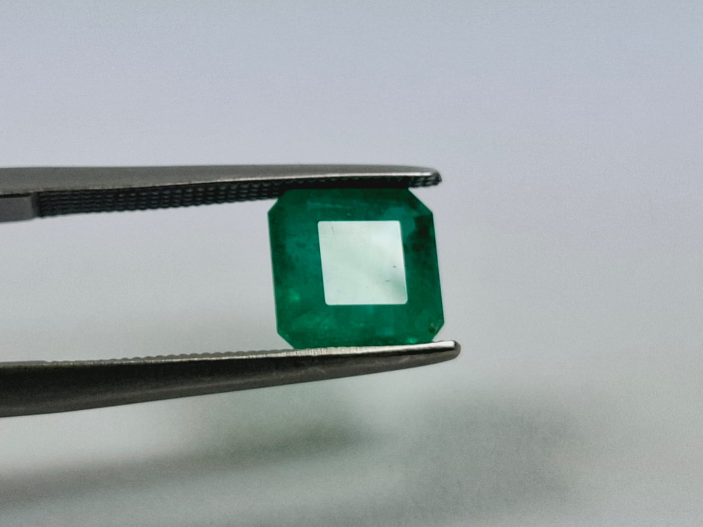 2.75ct Emerald 8mm