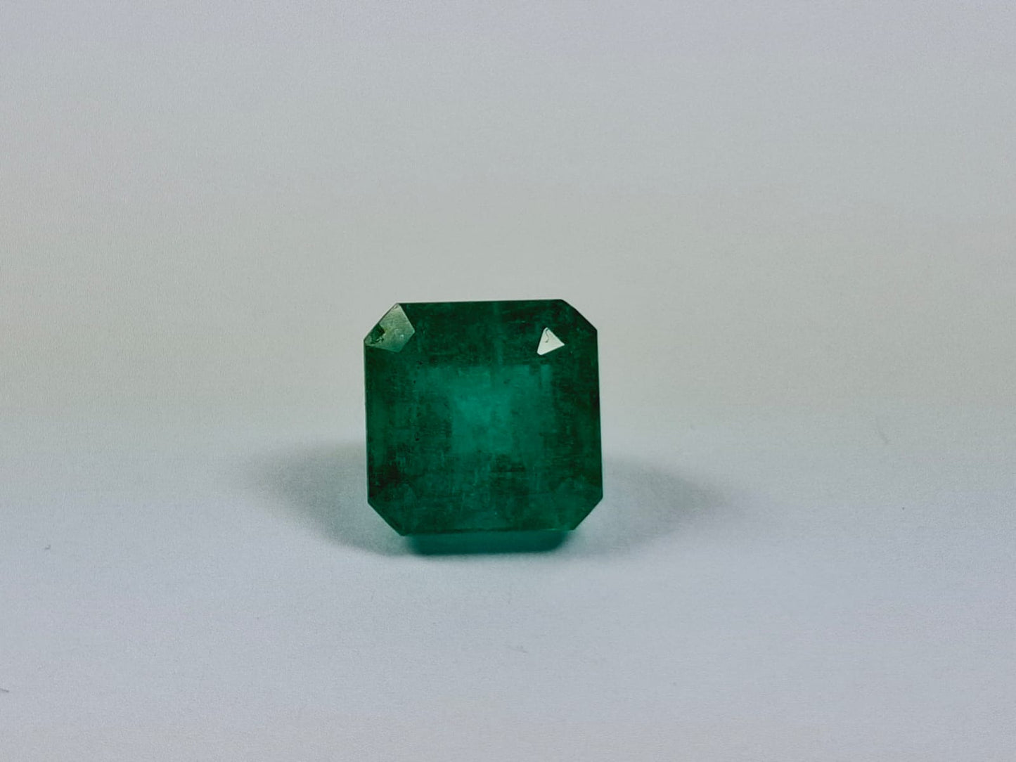 2.75ct Emerald 8mm