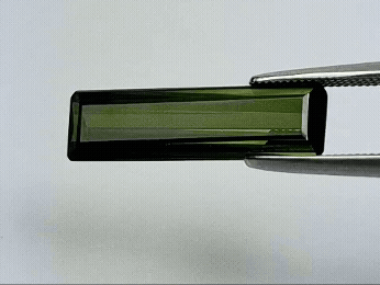 3.70ct Turmalina 19x5mm