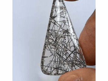 31.20ct Quartzo Com Inclusão 38x21mm