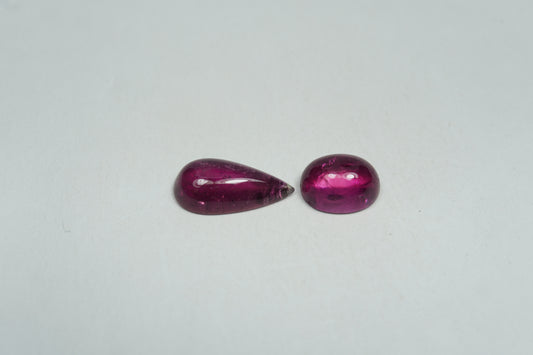 5.42ct Rubelita cabochão 14x7mm / 9x7mm