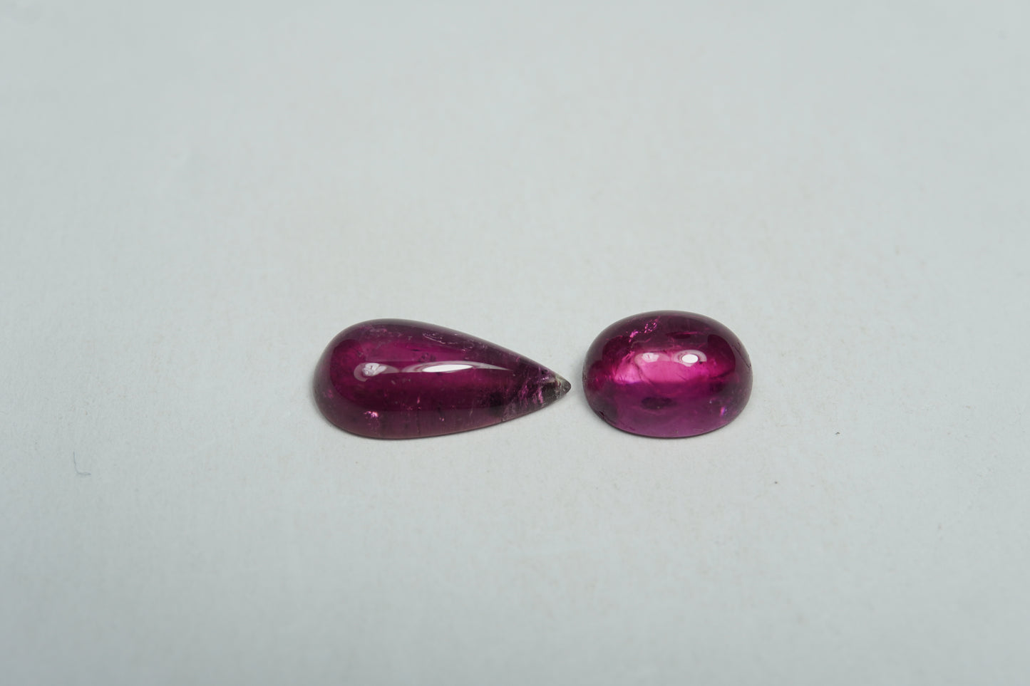5.42ct Rubellite cabochon 14x7mm / 9x7mm