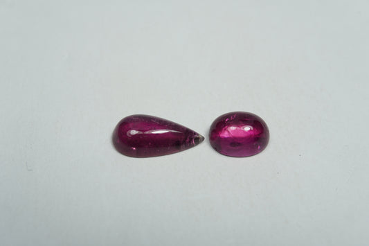 5.42ct Rubelita cabochão 14x7mm / 9x7mm
