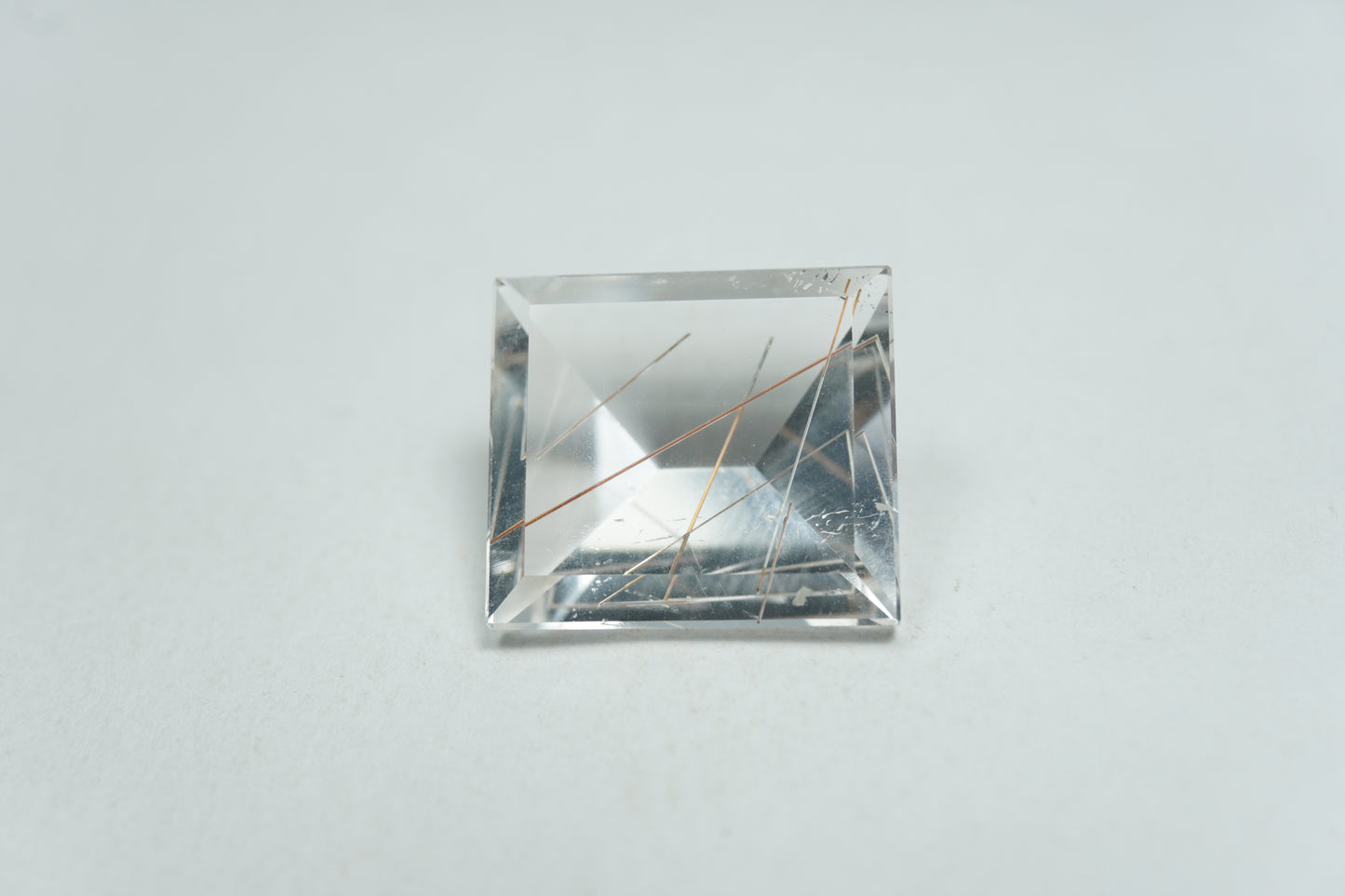 9.40ct Quartzo com inclusão 15x13mm