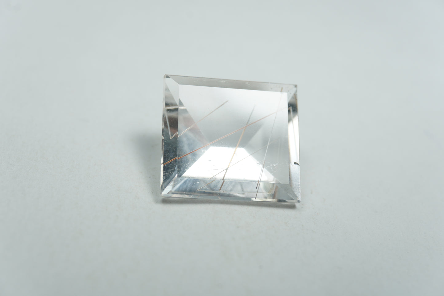 9.40ct Quartzo com inclusão 15x13mm