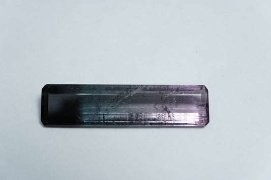 14.45ct Turmalina bicolor 35x9mm