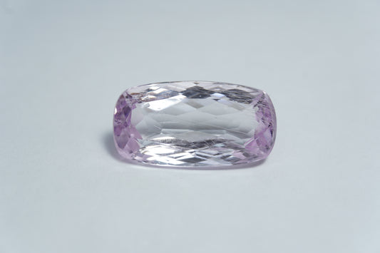 16.50ct Kunzita com agulhas 22x12mm