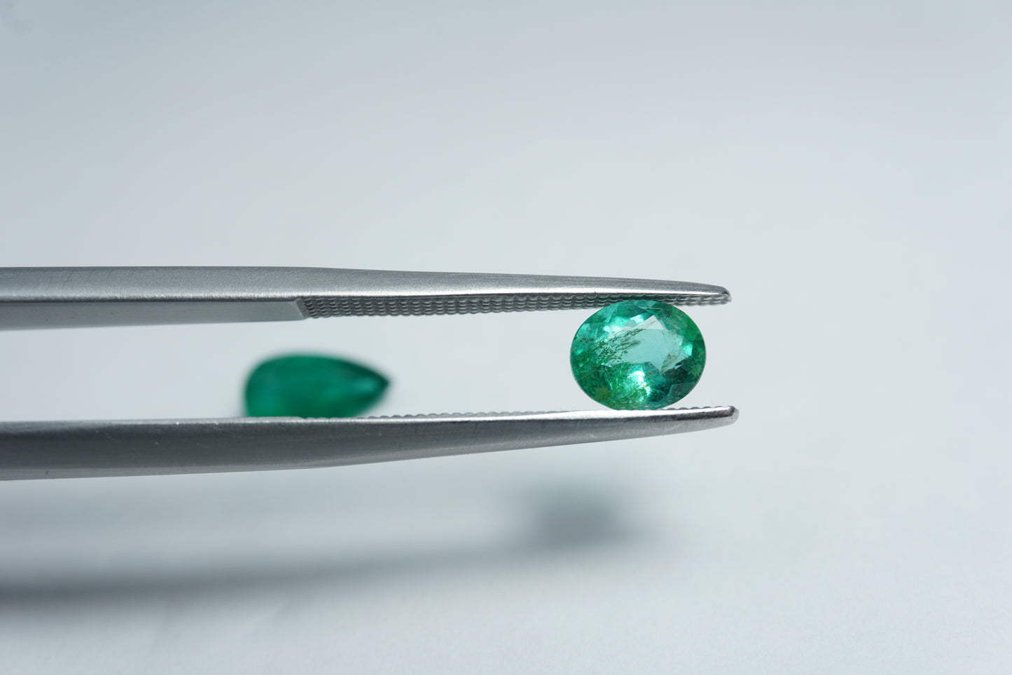1.22ct Emerald 6x5mm / 8x4.5mm