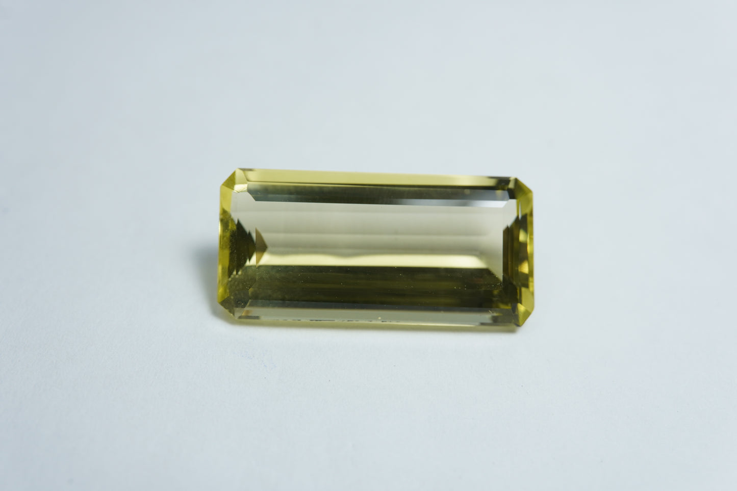 17ct Green gold 25x12mm