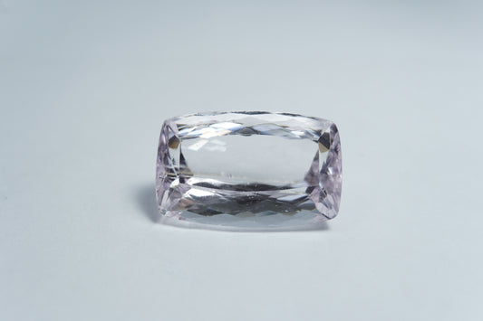 31.75ct Kunzita com agulhas 23x15mm
