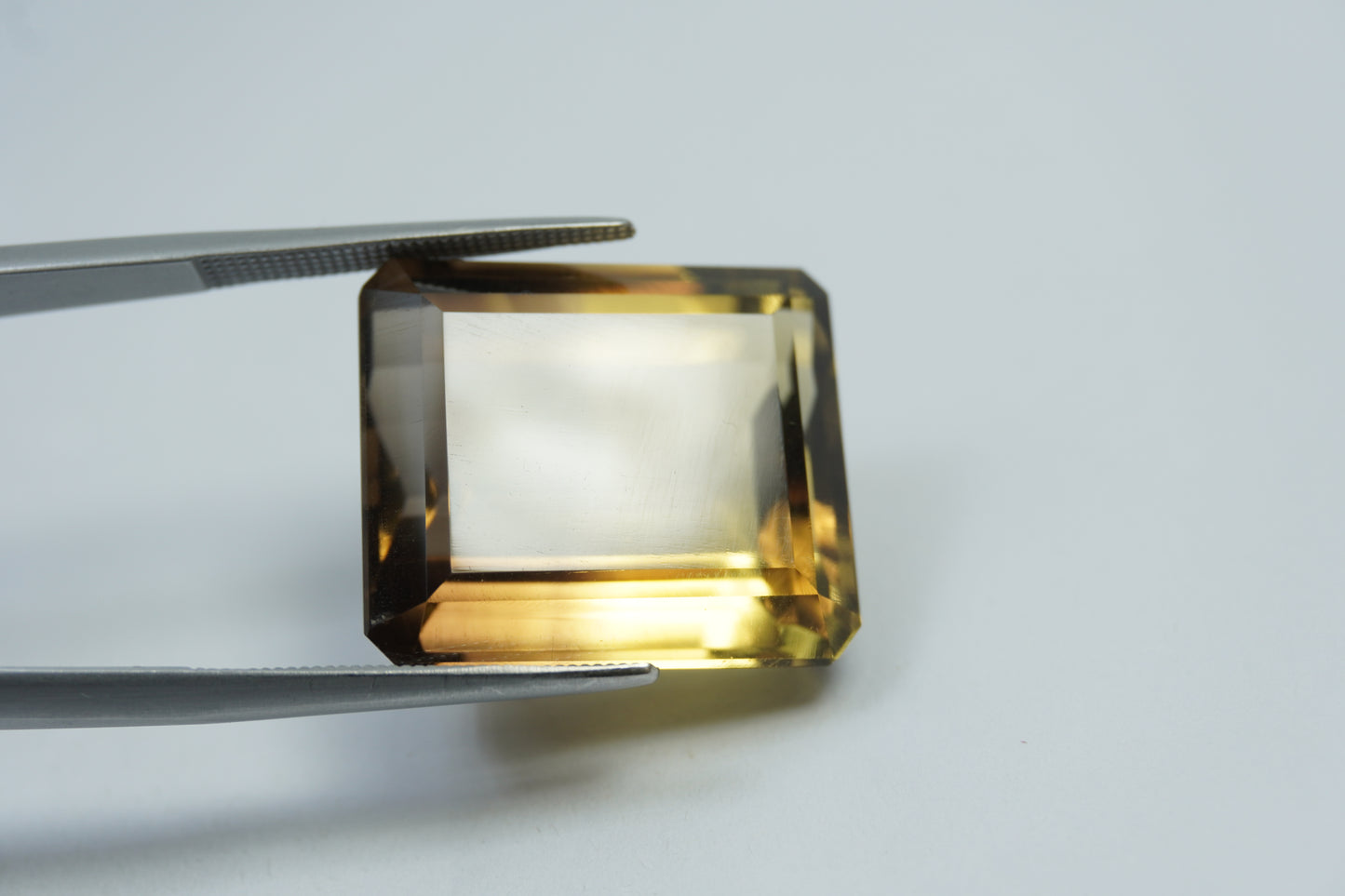 37.90ct Citrino bicolor 21x18mm