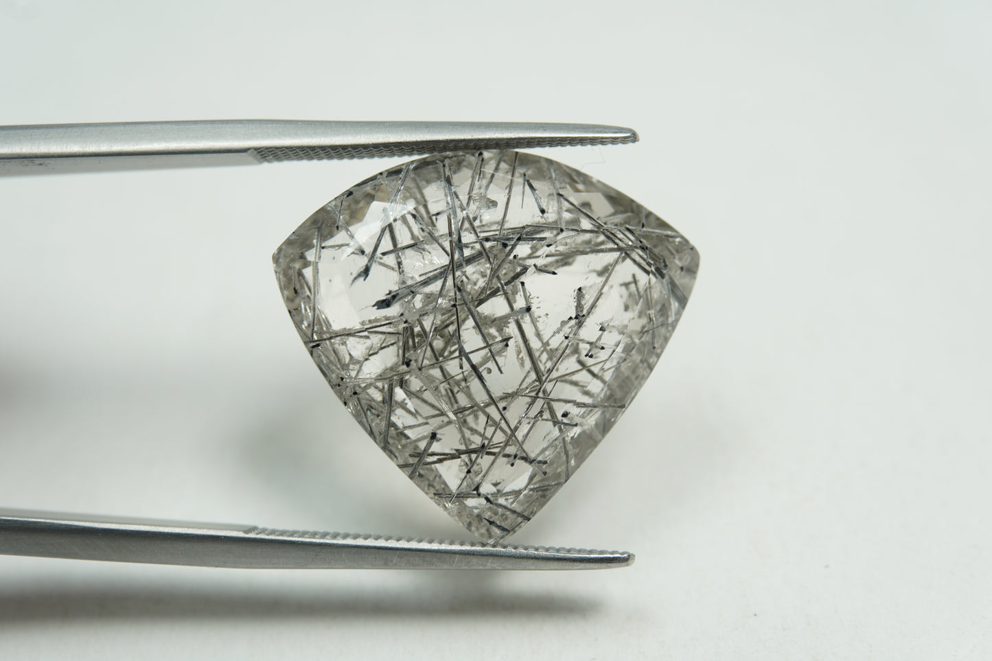 13.77ct Quartzo com inclusão 21x19mm
