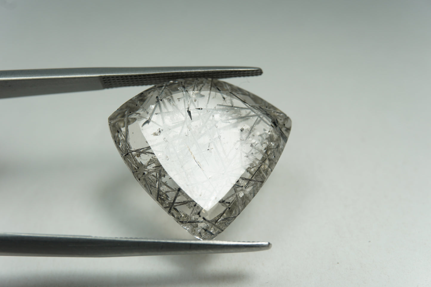 13.77ct Quartzo com inclusão 21x19mm