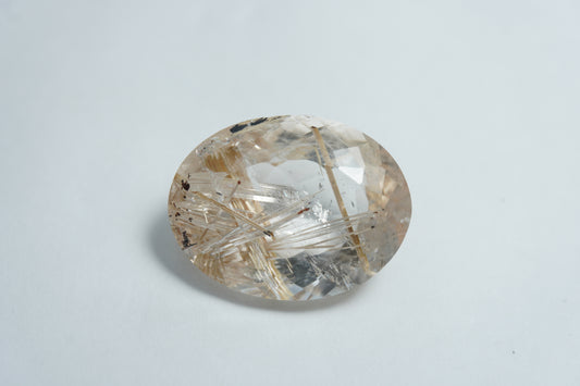 18.10ct Quartz with inclusion 20x15mm