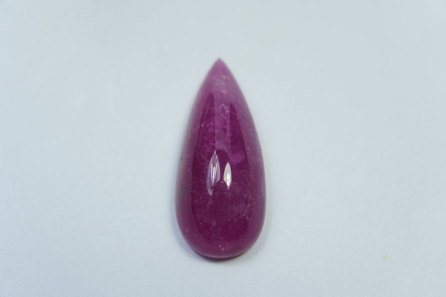 24.05ct Turmalina cabochão 30x12mm