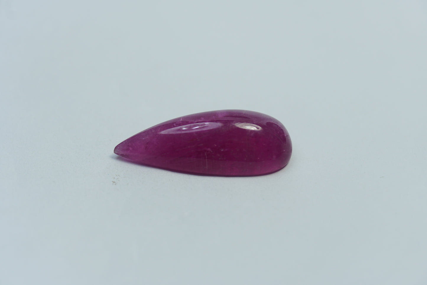 24.05ct Turmalina cabochão 30x12mm