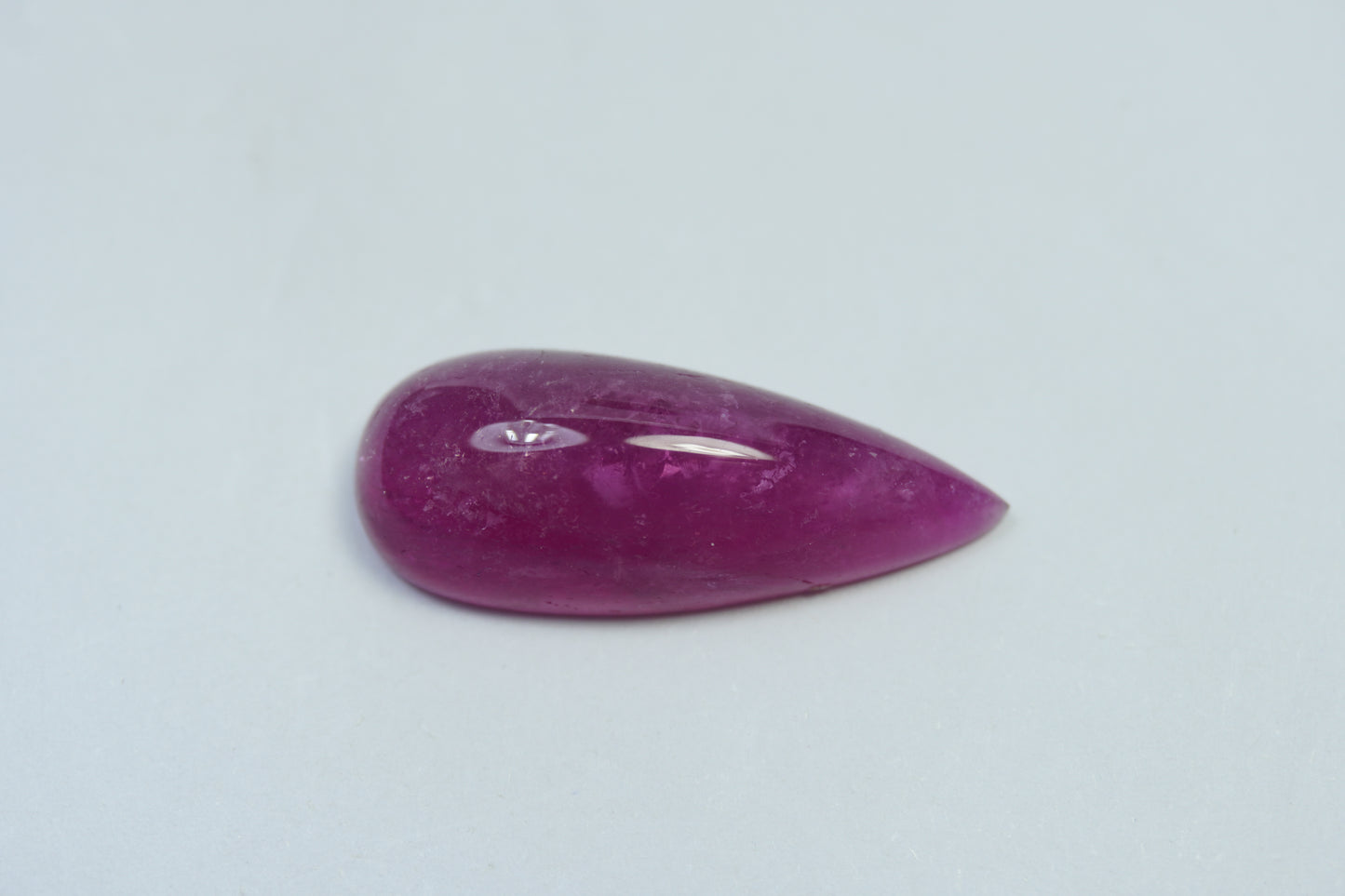 24.05ct Turmalina cabochão 30x12mm
