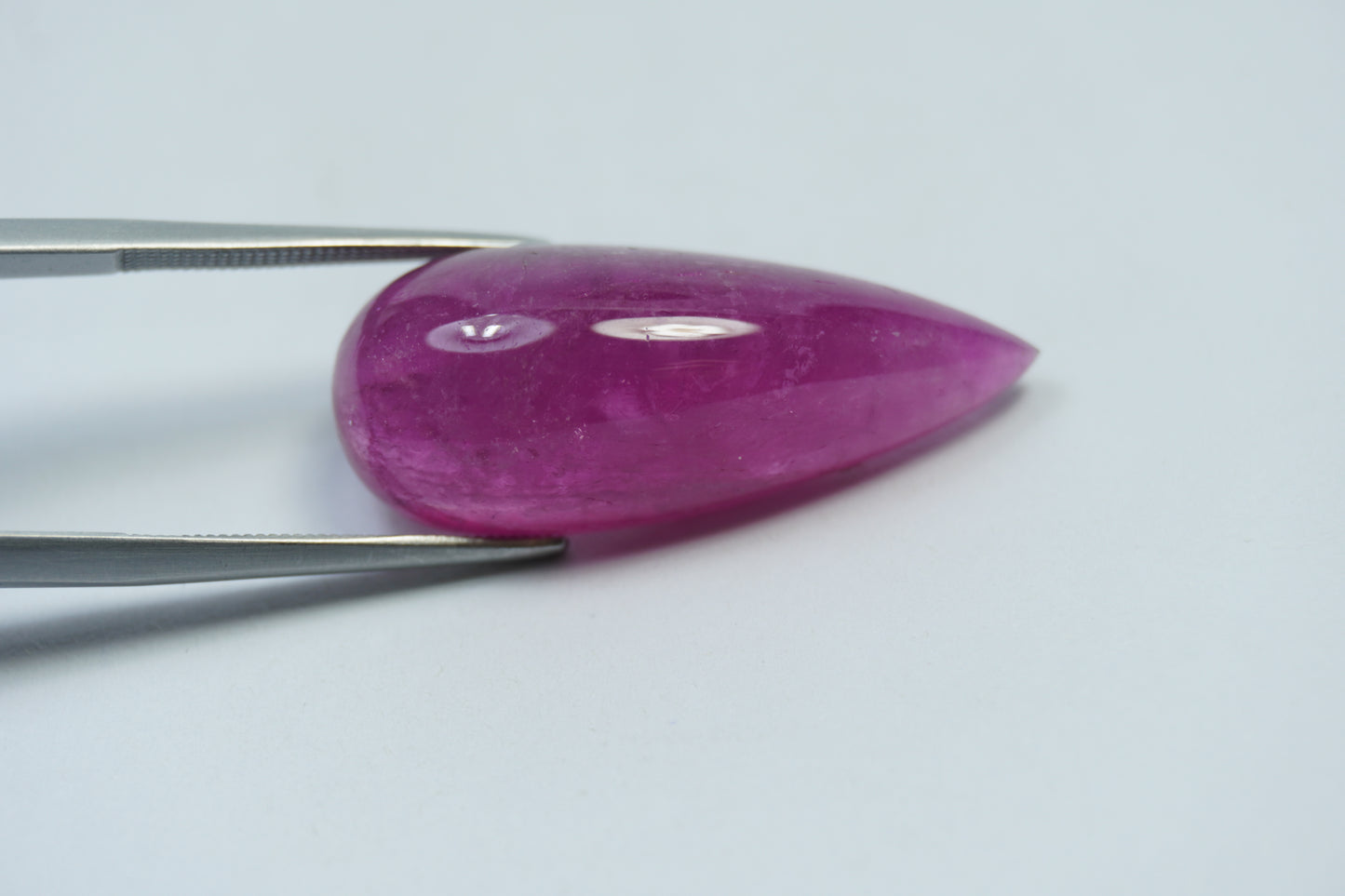 24.05ct Turmalina cabochão 30x12mm
