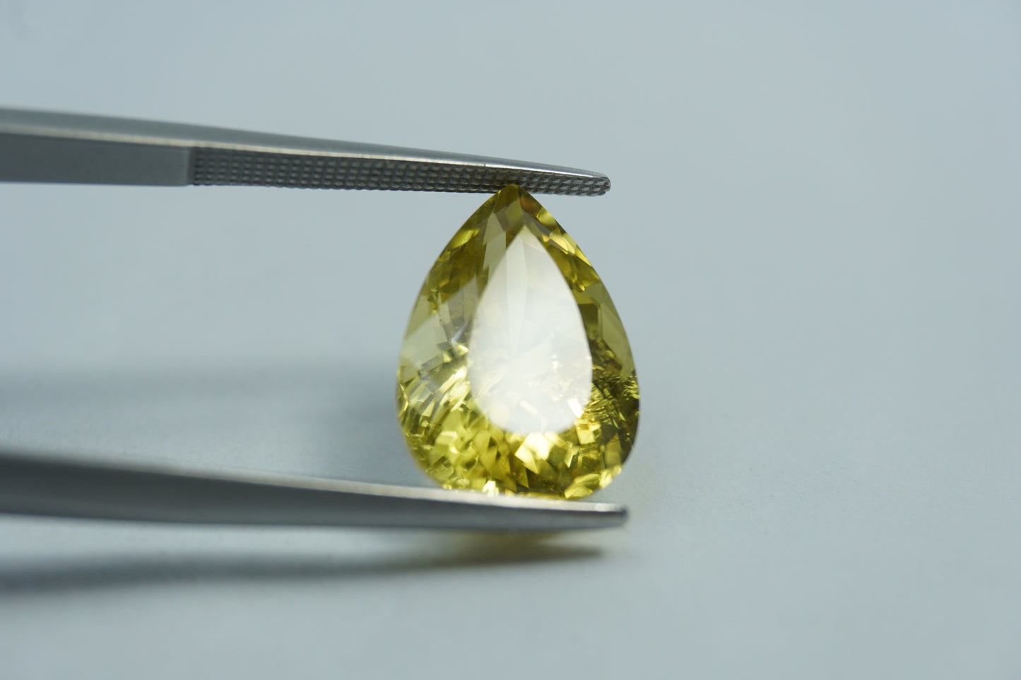 8.70ct Crisólita 15x10mm