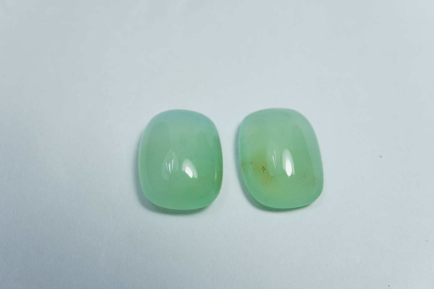 9.80ct Opal green cabochon 13x10mm