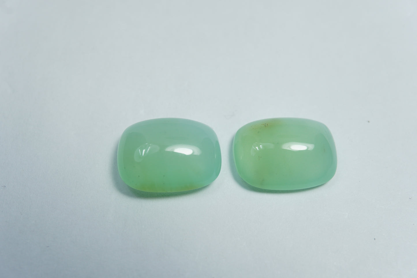 9.80ct Opal green cabochon 13x10mm