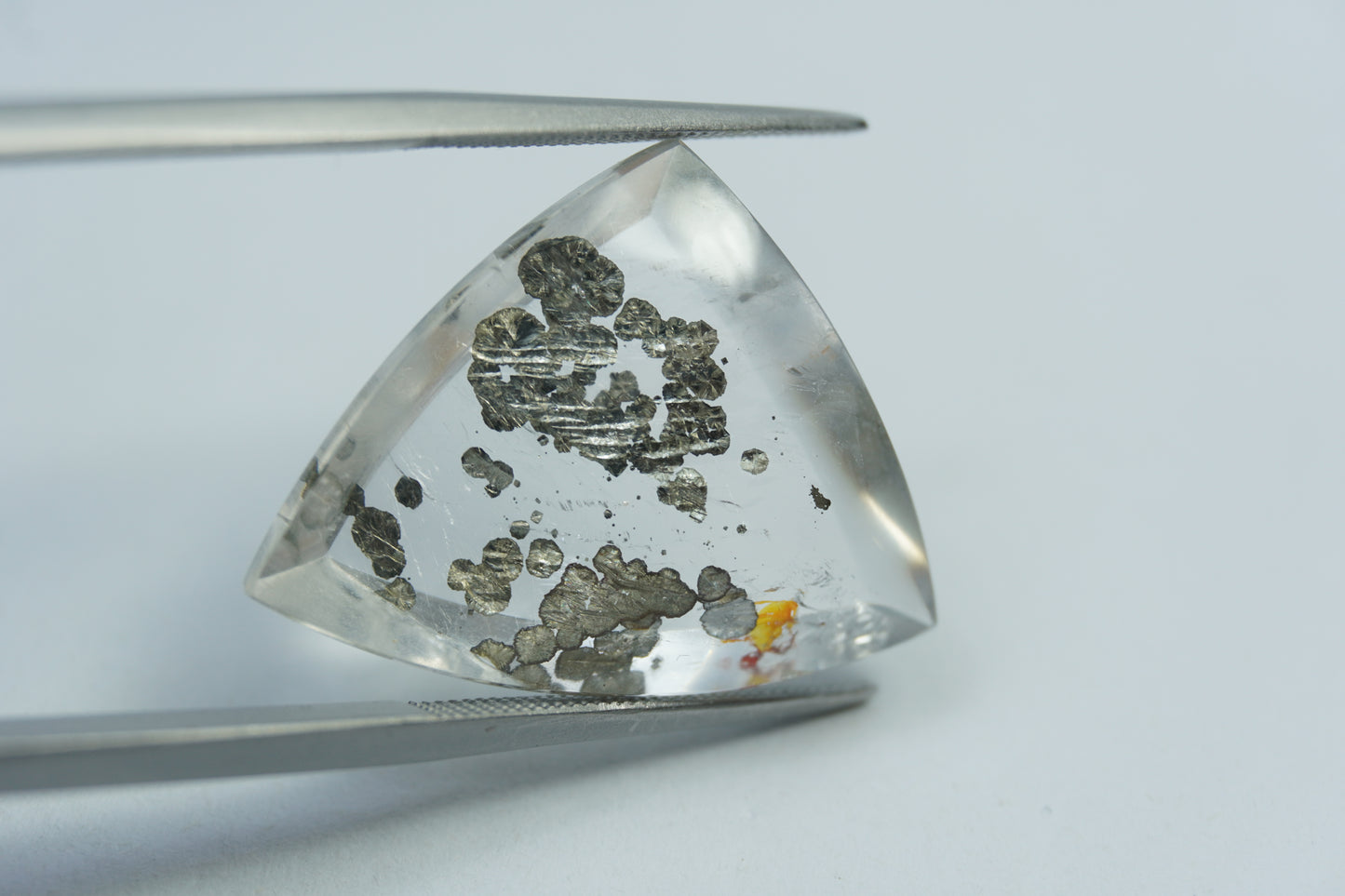 19.20ct Quartz with inclusion 22x21mm