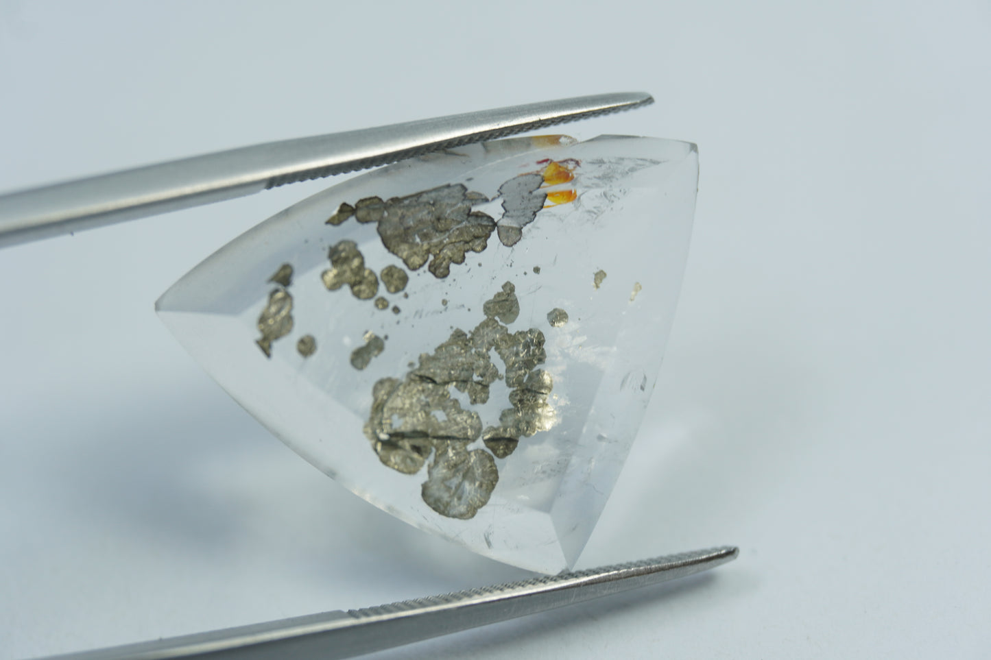19.20ct Quartz with inclusion 22x21mm