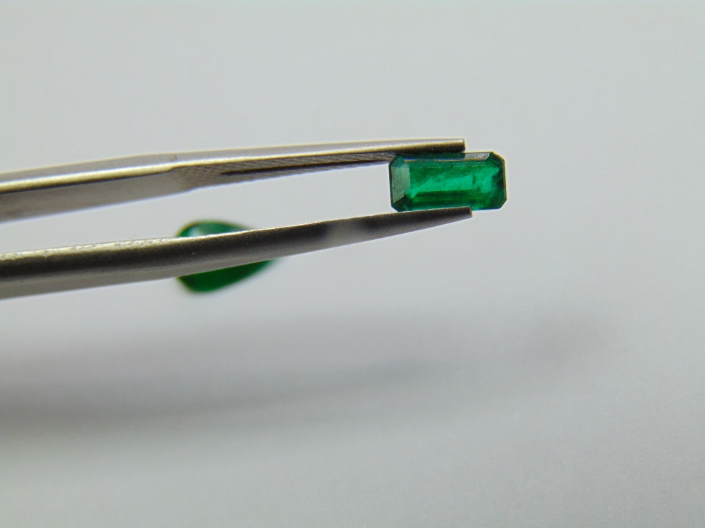 1.24ct Esmeralda 9x5mm 7x4mm