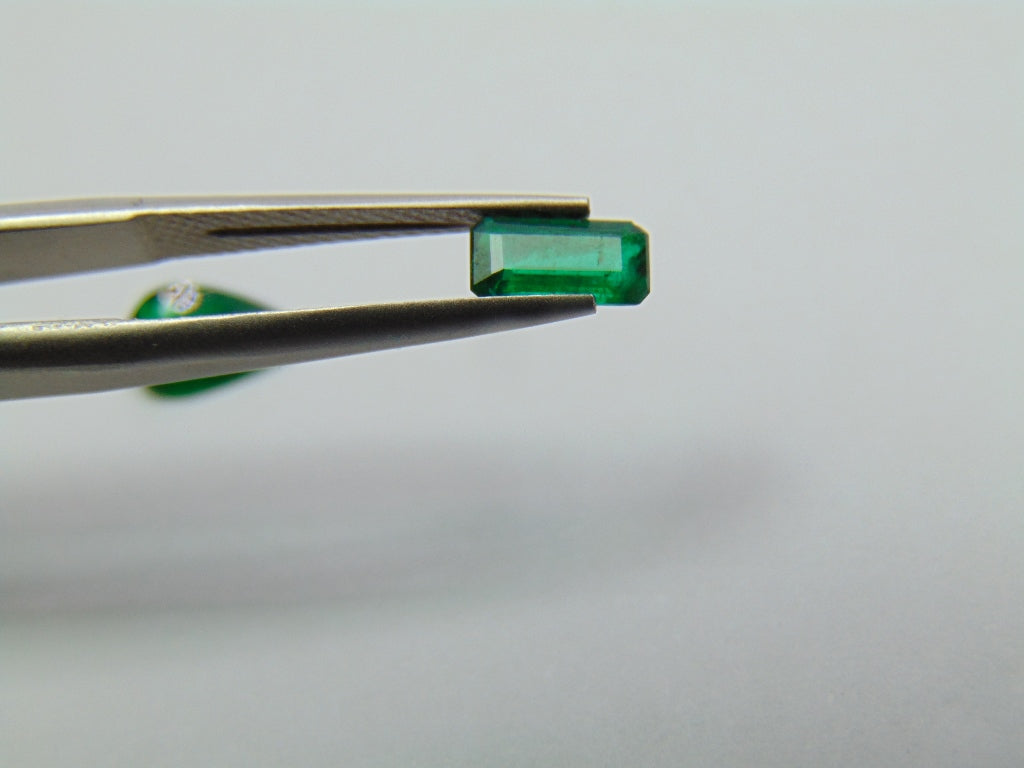 1.24ct Esmeralda 9x5mm 7x4mm