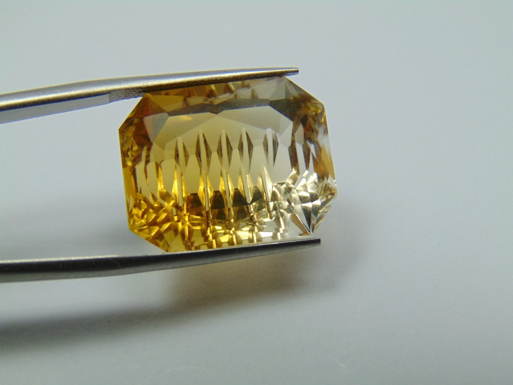 19.37ct Citrine Bicolor 19x15mm