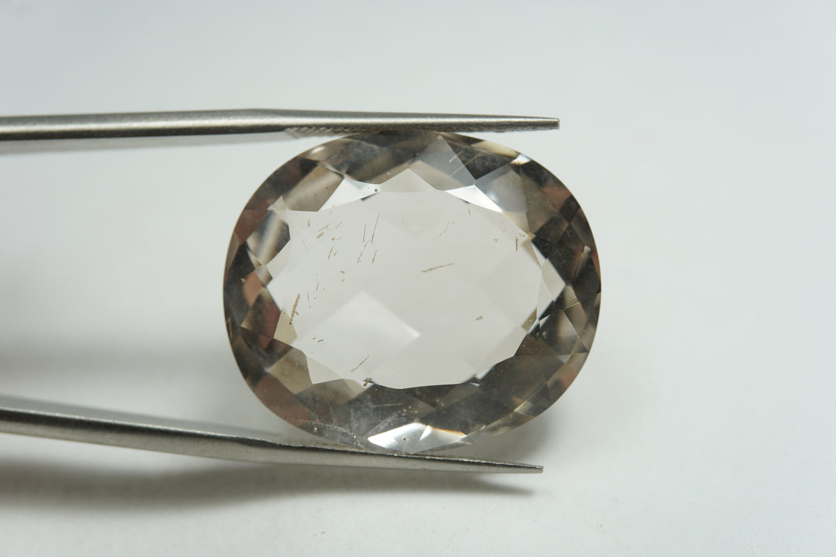 34.80ct Quartzo com inclusão 24x20mm
