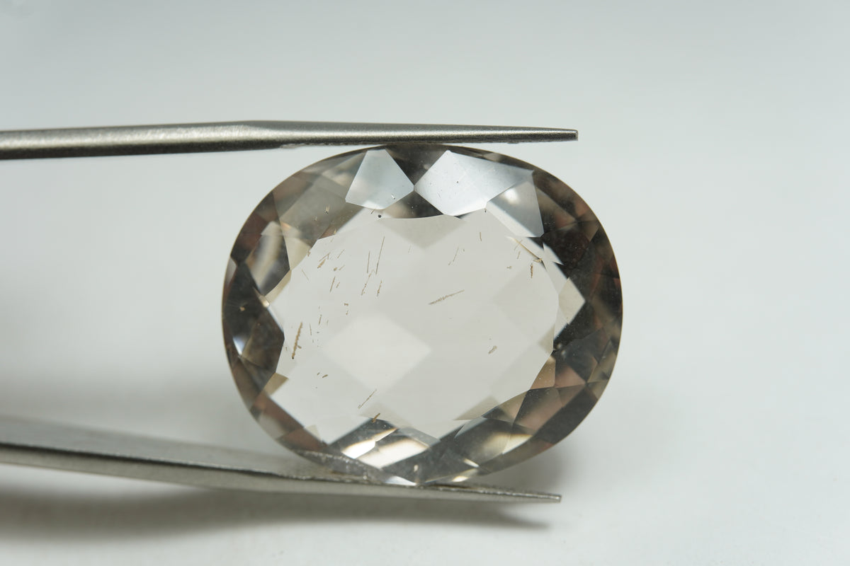 34.80ct Quartzo com inclusão 24x20mm