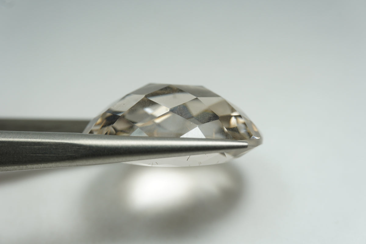 34.80ct Quartzo com inclusão 24x20mm