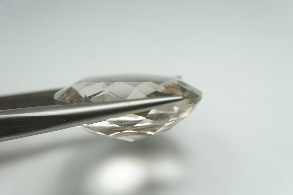 34.80ct Quartzo com inclusão 24x20mm