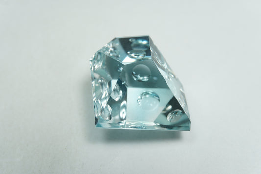 43.80ct Topázio cor natural com bolhas 25x22mm