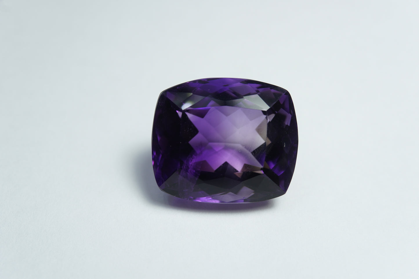 27.05ct Amethyst bicolor 20x17mm