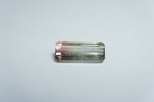 2.45ct Turmalina bicolor 13x5mm