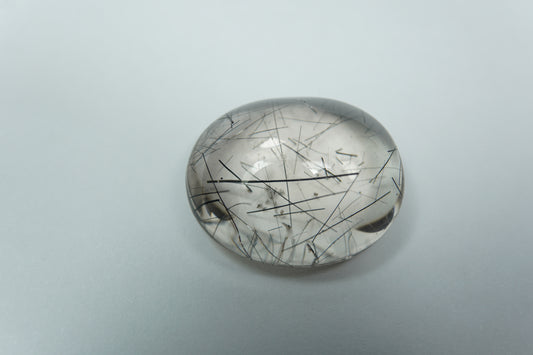 30.60ct Quartzo com inclusão cabochão 23x19mm