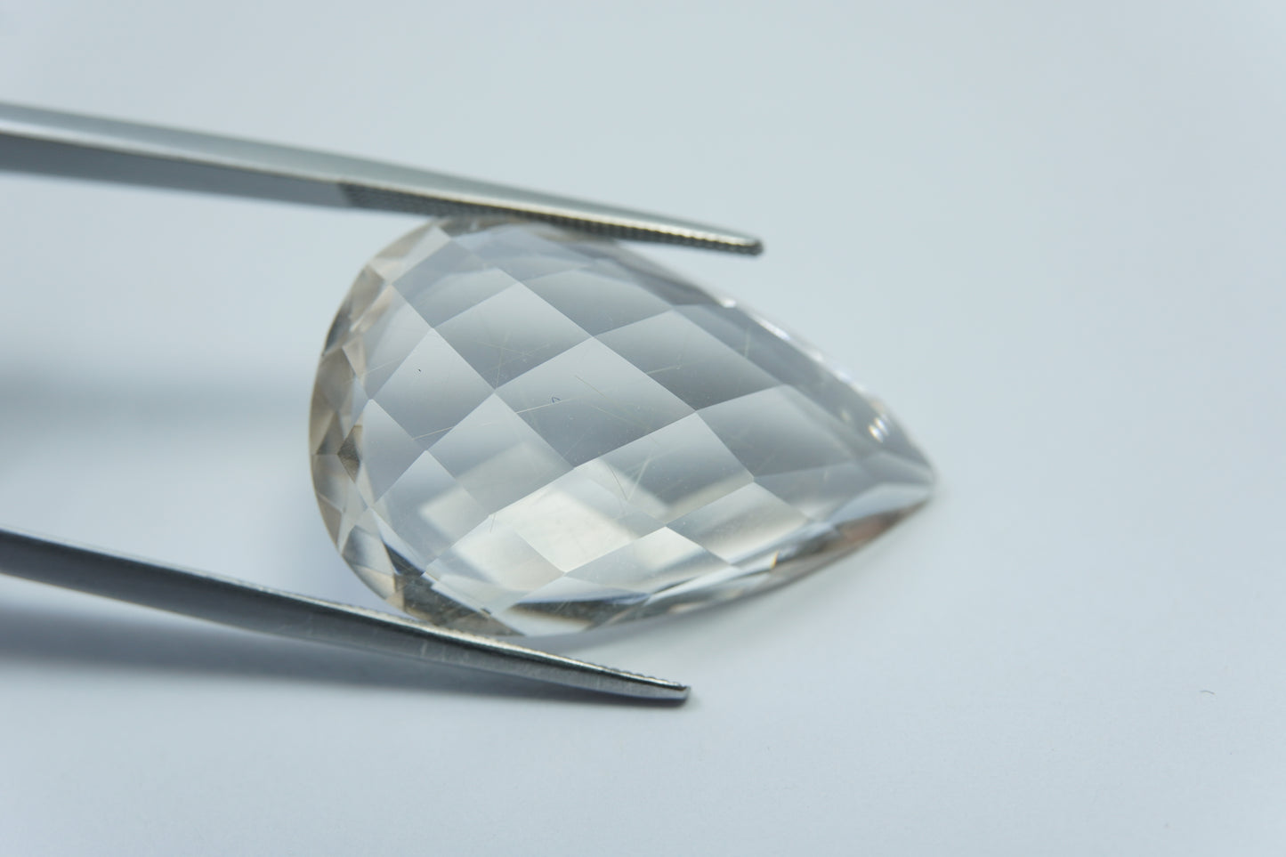 24.85ct Quartz with inclusion 27x18mm