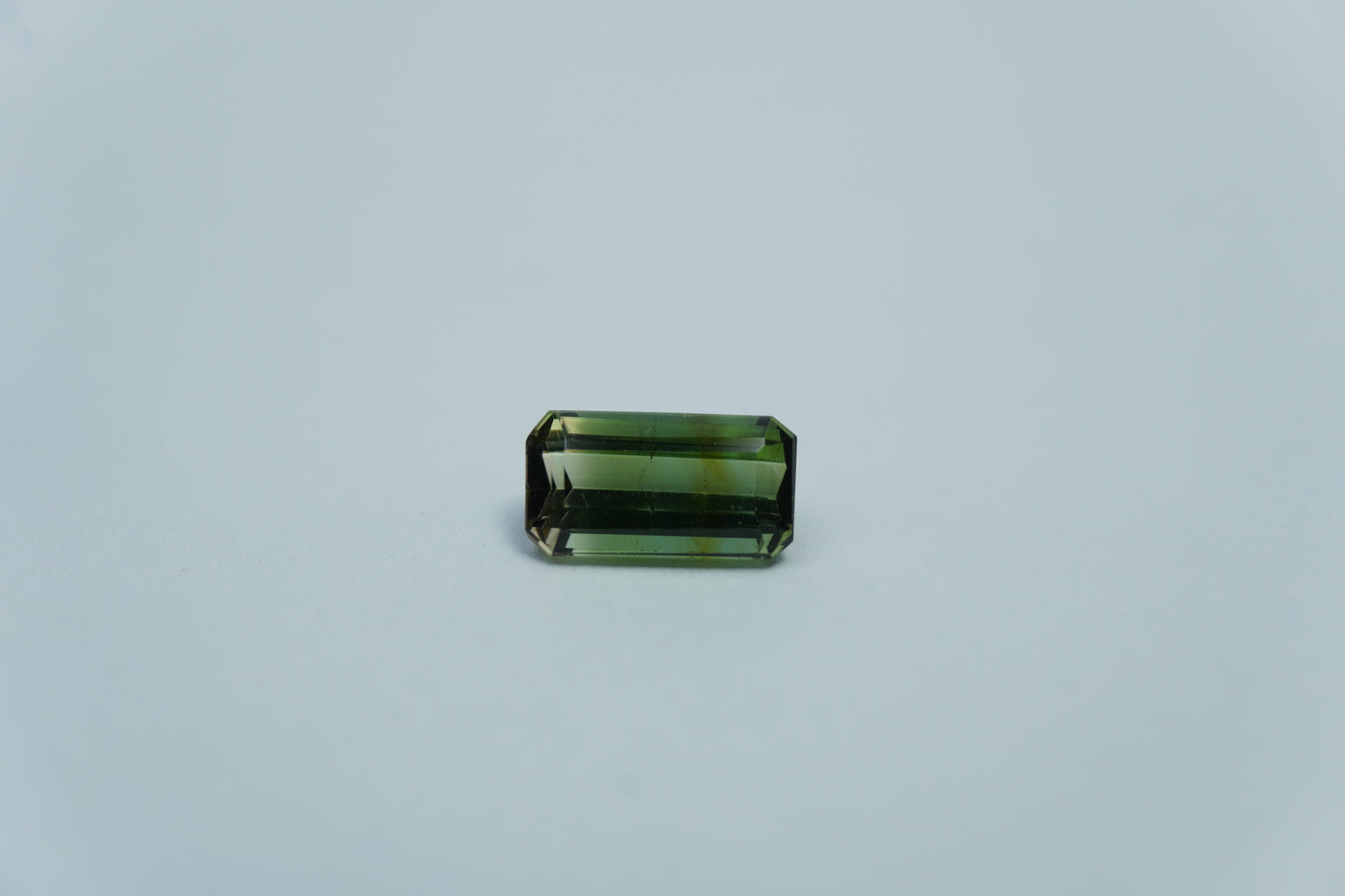 1.34ct Turmalina bicolor 8x4mm