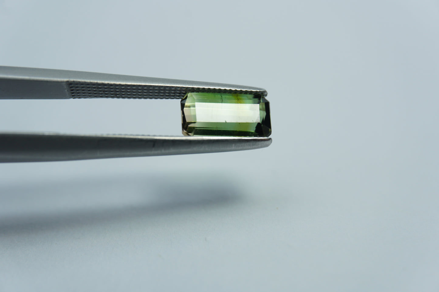 1.34ct Turmalina bicolor 8x4mm