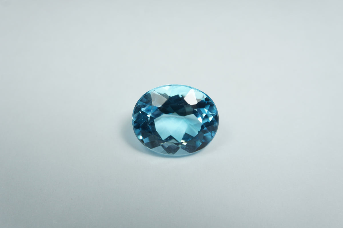 8.8ct Topázio Suíço 13x11mm
