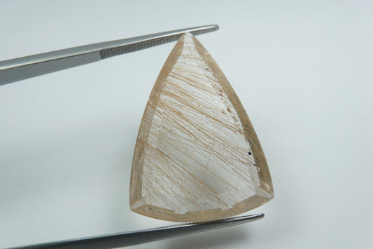 21.25ct Quartzo com inclusão 28x19mm