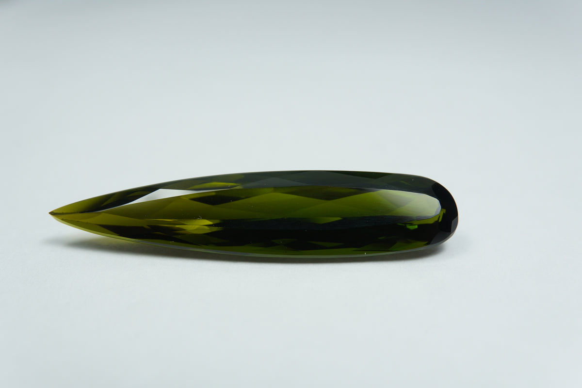12.40ct Turmalina 37.5x8mm
