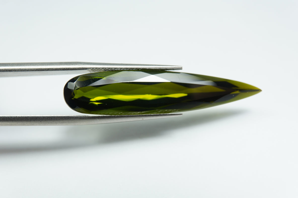 12.40ct Turmalina 37.5x8mm