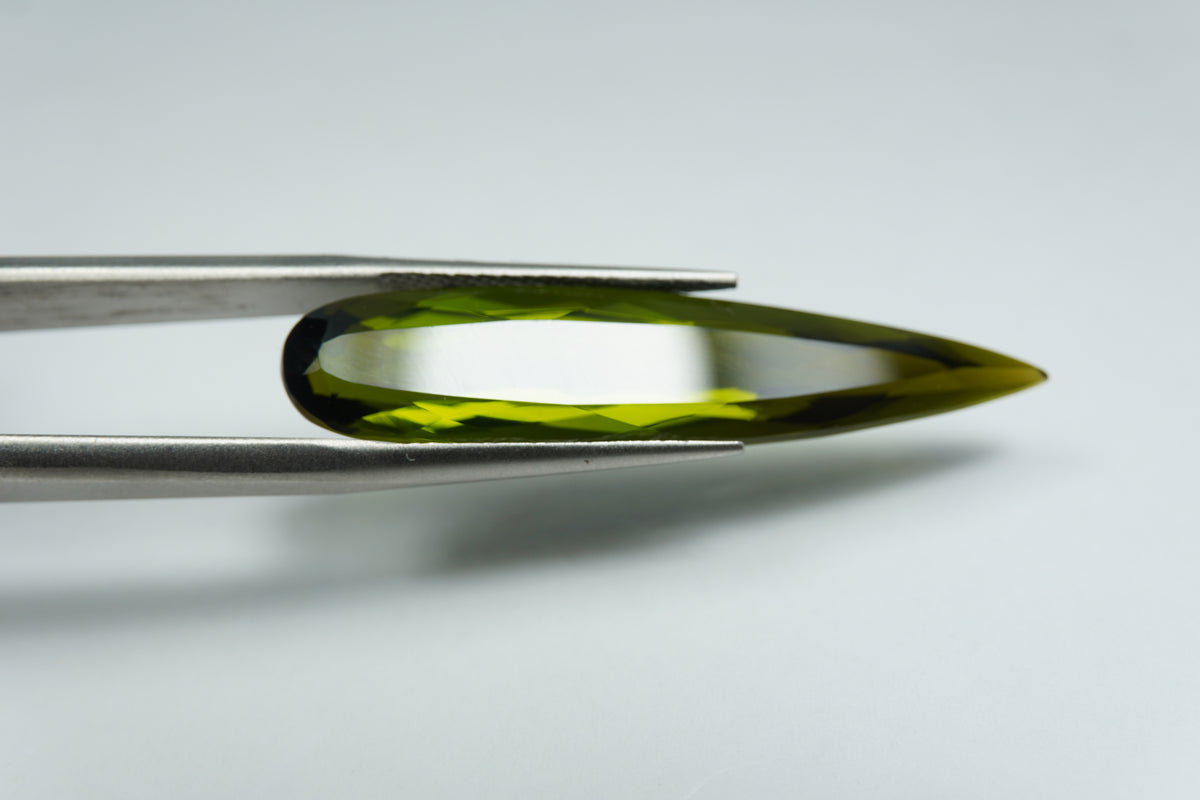 12.40ct Turmalina 37.5x8mm