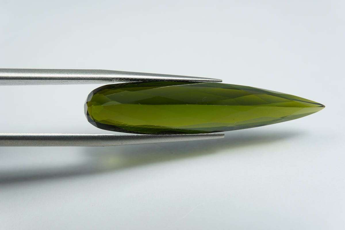 12.40ct Turmalina 37.5x8mm