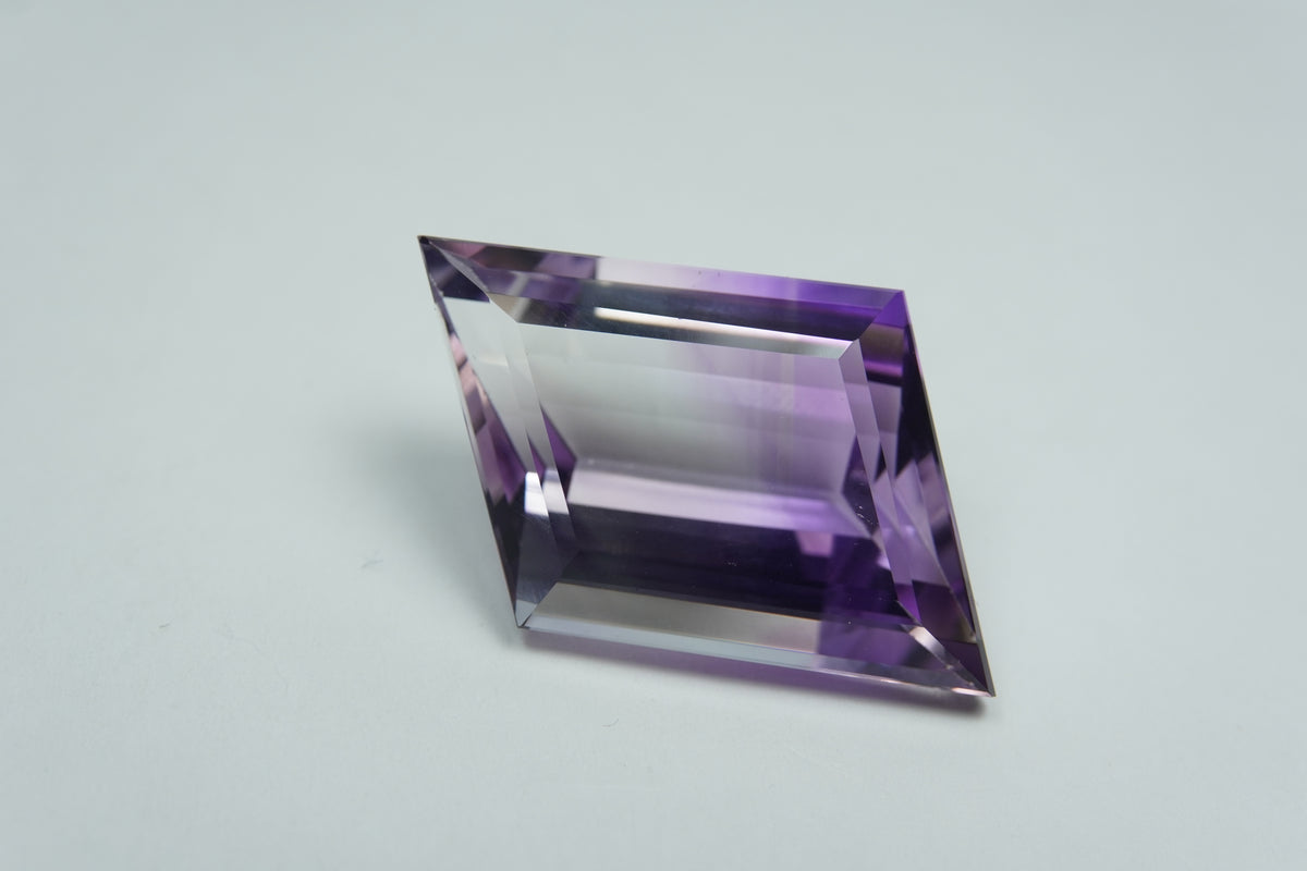 26.86ct Ametista bicolor 30x16mm